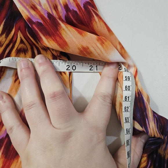 A.n.a v-neck multicolor blouse! 100% polyester - Picture 4 of 5